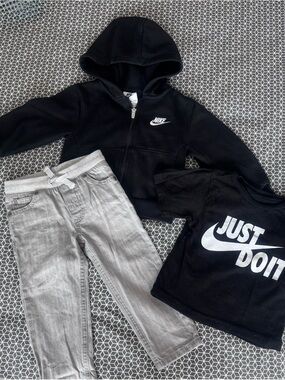Nike Black Hoodie, 'Just Do It' Tee & Light Gray Jeans Set
